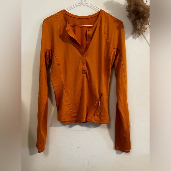 SOLD | Lululemon Lightweight Hiking Long-Sleeve Henley - Picture 4 of 5